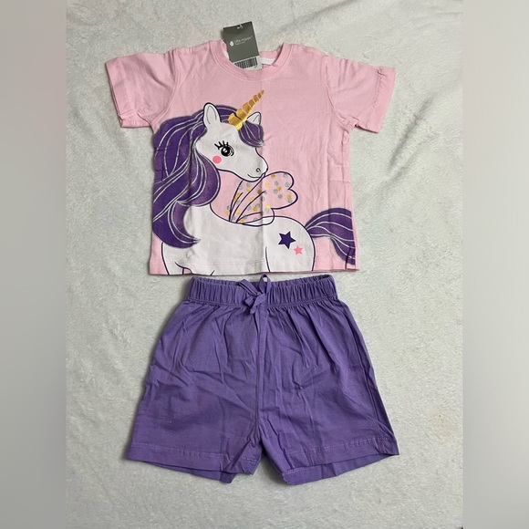 Little Maven NWT Unicorn Graphic size 2T Tshirt & shorts 2 piece set outfit - Picture 1 of 4